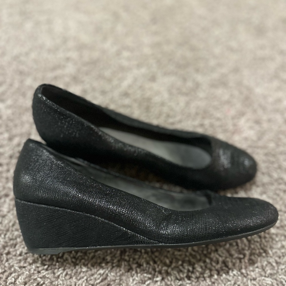 Stuart Weitzman Black Reptile Print Wedges Women’s , size 9.5